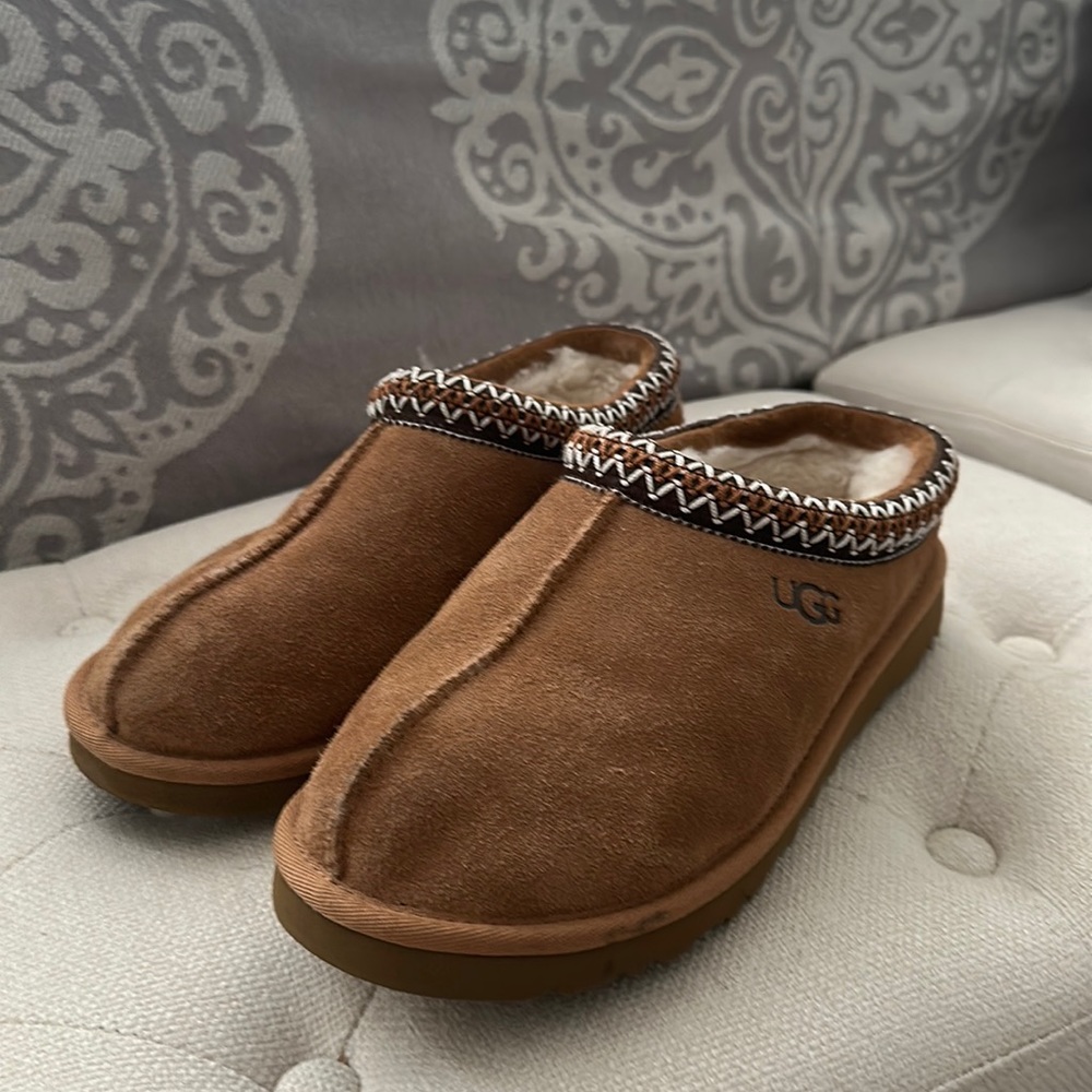 Barely worn tasman ugg slippers